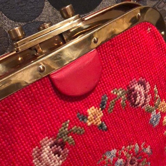 Vintage Red fabric bag 1940-1950s amazing closure - Picture 5 of 7